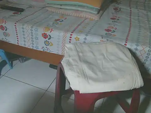 triangle0623 online show from October 3, 2025, 10:39 am