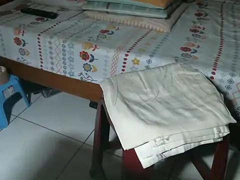 triangle0623 online show from October 13, 2025, 10:17 am