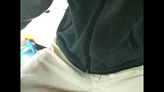 triangle0623 online show from December 16, 2025, 3:44 am