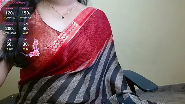 Snapshot of Nithya_05 chatting on November 22, 2025, 4:50 pm Nithya 05 online show from November 22, 2025, 4:50 pm