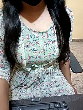 Snapshot of Nithya_05 chatting on October 30, 2025, 5:06 am Nithya 05 online show from October 30, 2025, 5:06 am