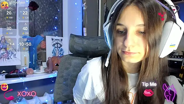  Nika Kik online show from November 5, 2025, 6:33 pm