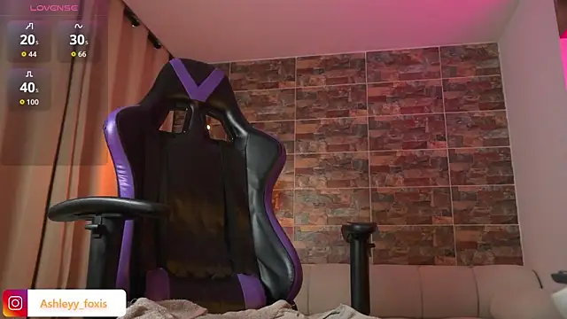 Snapshot of Ashleey_Fox chatting on November 7, 2025, 5:01 am Ashleey Fox online show from November 7, 2025, 5:01 am