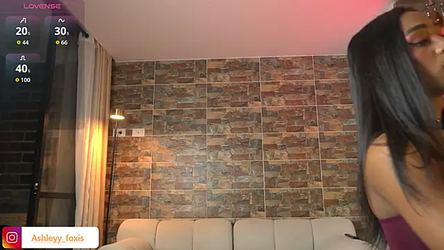 Snapshot of Ashleey_Fox chatting on November 22, 2025, 1:37 am Ashleey Fox online show from November 22, 2025, 1:37 am