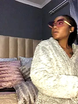 Nicole Liam  online show from October 11, 2025, 4:52 pm