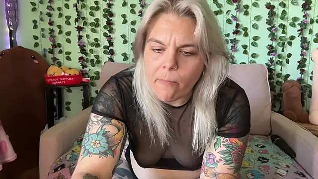 Snapshot of CherryBombBomb chatting on June 11, 2026, 8:06 pm CherryBombBomb online show from June 11, 2026, 8:06 pm