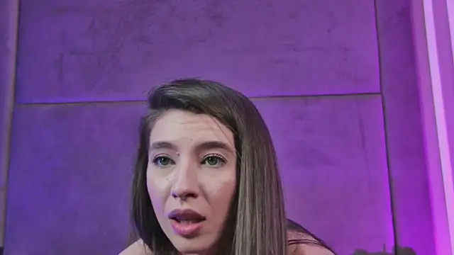 Snapshot of LunaWills_ chatting on February 13, 2025, 8:27 am LunaWills online show from February 13, 2025, 8:27 am