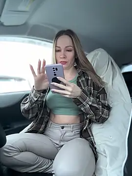 LavenderHot online show from December 23, 2025, 3:06 am