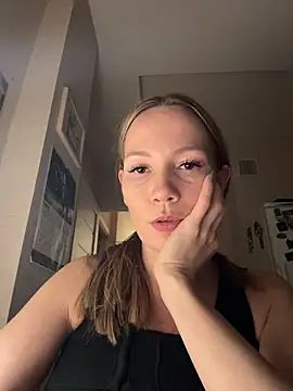 LavenderHot online show from November 23, 2025, 12:15 pm