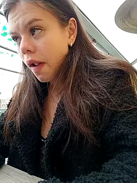 Snapshot of Violeta_12- chatting on March 4, 2025, 10:27 pm Violeta 12- online show from March 4, 2025, 10:27 pm