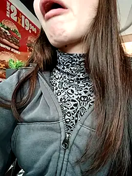Snapshot of Violeta_12- chatting on February 21, 2025, 5:31 pm Violeta 12- online show from February 21, 2025, 5:31 pm