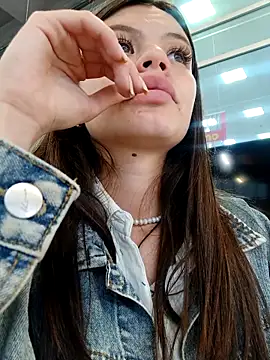 Snapshot of Violeta_12- chatting on March 7, 2025, 10:54 pm Violeta 12- online show from March 7, 2025, 10:54 pm