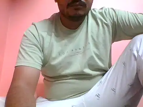 Snapshot of naughtymike0007 chatting on February 4, 2026, 3:18 pm naughtymike0007 online show from February 4, 2026, 3:18 pm