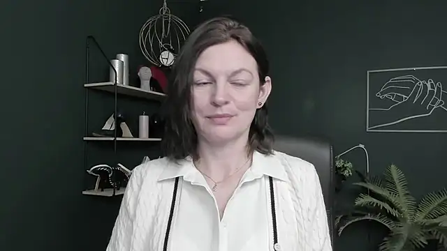 VivianWILD online show from April 14, 2026, 6:07 am