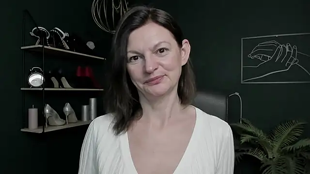 VivianWILD online show from November 5, 2025, 7:00 am