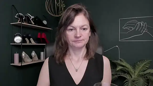 VivianWILD online show from November 4, 2025, 6:50 am