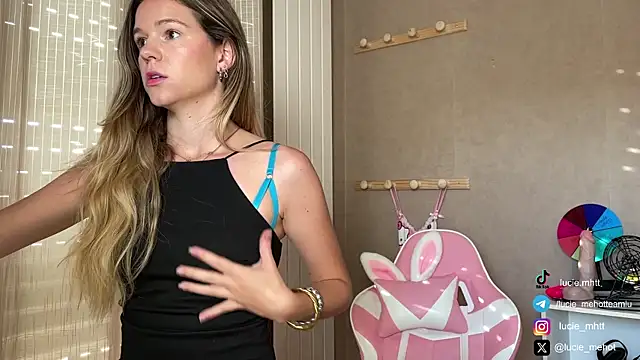 Snapshot of lucie_mehott chatting on September 18, 2025, 7:00 am lucie mehott online show from September 18, 2025, 7:00 am