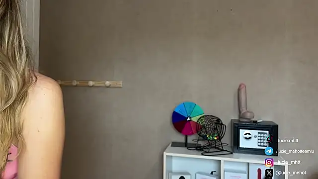 Snapshot of lucie_mehott chatting on September 21, 2025, 8:41 am lucie mehott online show from September 21, 2025, 8:41 am