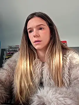 Snapshot of lucie_mehott chatting on November 25, 2025, 8:25 am lucie mehott online show from November 25, 2025, 8:25 am