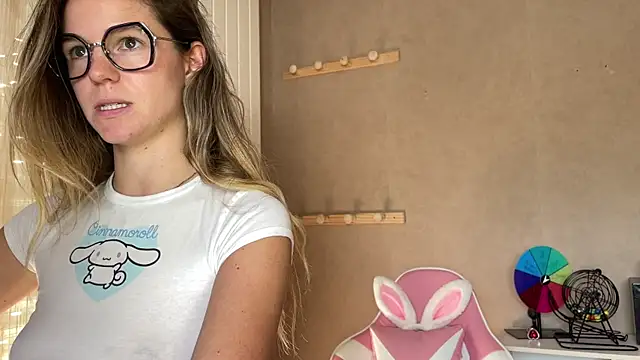 Snapshot of lucie_mehott chatting on September 27, 2025, 9:15 am lucie mehott online show from September 27, 2025, 9:15 am