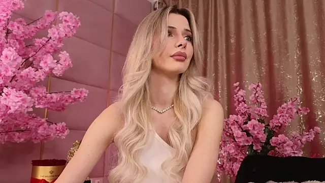 Snapshot of Elliblue chatting on December 1, 2025, 9:15 pm Elliblue online show from December 1, 2025, 9:15 pm