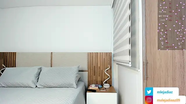 MalejaDiaz  online show from September 15, 2025, 9:04 pm