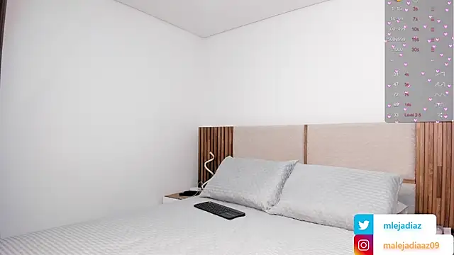 MalejaDiaz  online show from October 7, 2025, 5:03 pm