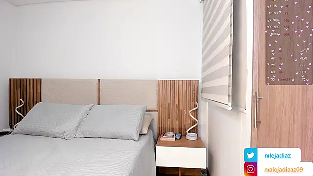 MalejaDiaz  online show from October 10, 2025, 4:08 pm