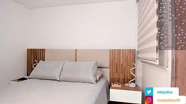 MalejaDiaz  online show from November 27, 2025, 8:20 pm