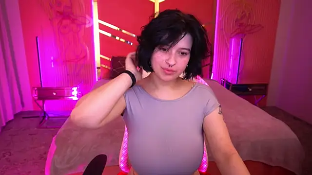 Snapshot of Miki_Kivi chatting on February 2, 2025, 8:41 pm Miki Kivi online show from February 2, 2025, 8:41 pm