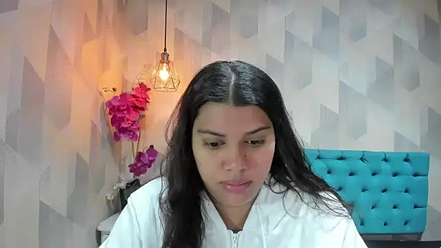 Snapshot of LindaBreeS chatting on June 1, 2026, 1:44 pm LindaBreeS online show from June 1, 2026, 1:44 pm