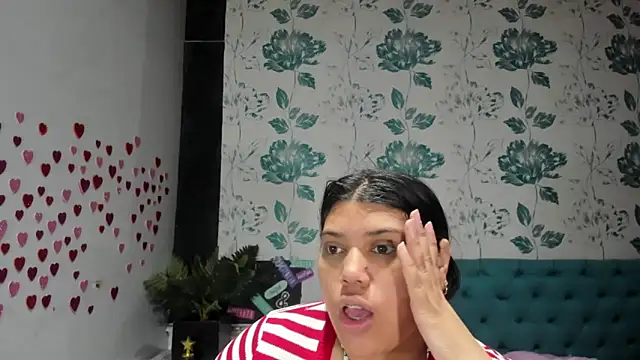 LindaBreeS online show from March 18, 2025, 1:34 pm