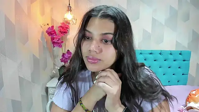 Snapshot of LindaBreeS chatting on June 18, 2026, 2:11 pm LindaBreeS online show from June 18, 2026, 2:11 pm