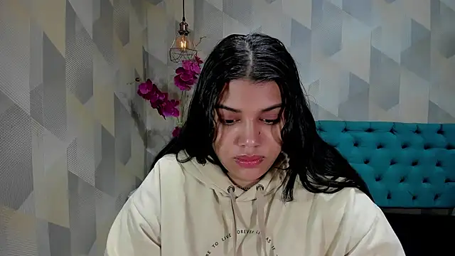 LindaBreeS online show from October 28, 2025, 12:04 pm