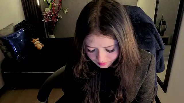 Snapshot of almma_shy chatting on September 22, 2025, 1:28 pm almma shy online show from September 22, 2025, 1:28 pm