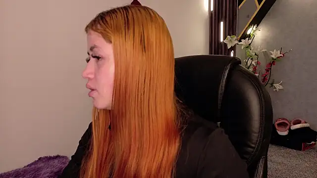 Snapshot of almma_shy chatting on February 24, 2025, 1:10 pm almma shy online show from February 24, 2025, 1:10 pm
