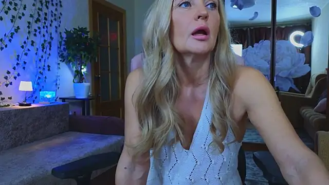 amelia blondy online show from December 15, 2025, 1:50 pm