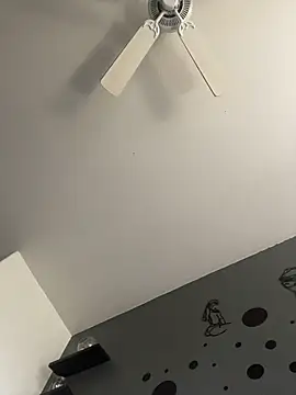 lolabun247 online show from November 6, 2025, 4:22 pm