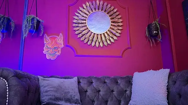 Julieta Russell online show from February 20, 2026, 11:23 am