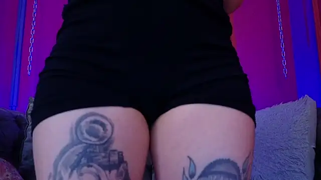 Julieta Russell online show from April 21, 2026, 12:12 pm