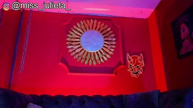Julieta Russell online show from July 10, 2026, 12:27 pm
