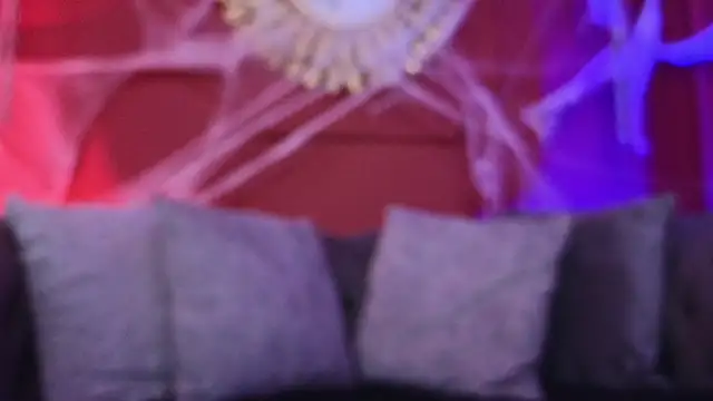 Julieta Russell online show from October 20, 2025, 12:17 pm