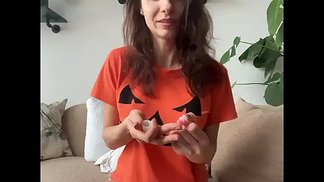 Mary Wet online show from October 17, 2025, 11:56 am