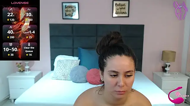 MadisonJenner online show from September 21, 2025, 1:27 pm