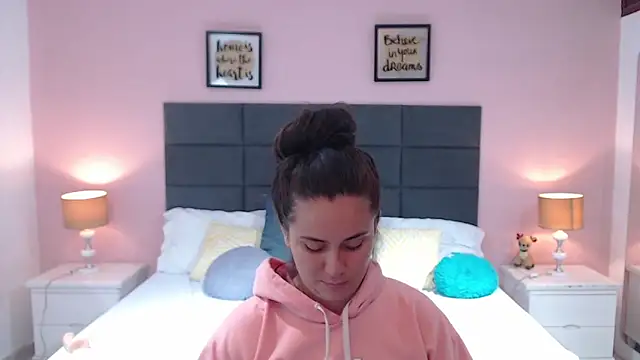 MadisonJenner online show from February 7, 2025, 6:02 pm