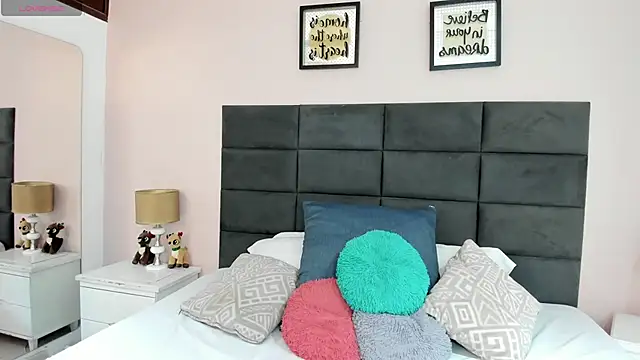 Snapshot of MadisonJenner chatting on February 9, 2026, 3:32 pm MadisonJenner online show from February 9, 2026, 3:32 pm