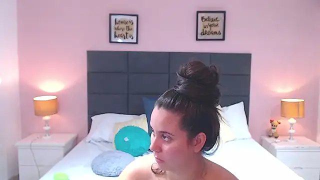 MadisonJenner online show from February 8, 2025, 3:31 pm