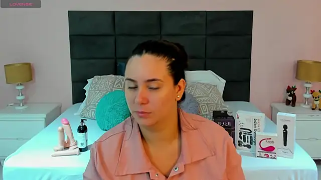 MadisonJenner online show from November 17, 2025, 10:52 am