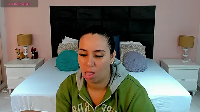 MadisonJenner online show from December 4, 2025, 12:04 pm