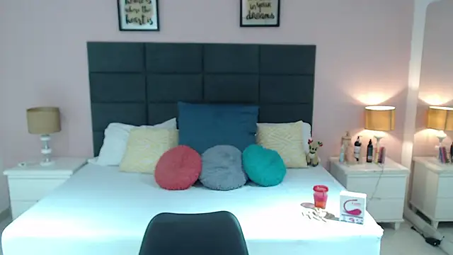 MadisonJenner online show from March 9, 2025, 10:52 am